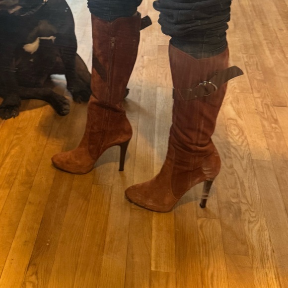 Givenchy knee-high brown suede boots. Sexy, structured heel. - Picture 3 of 7